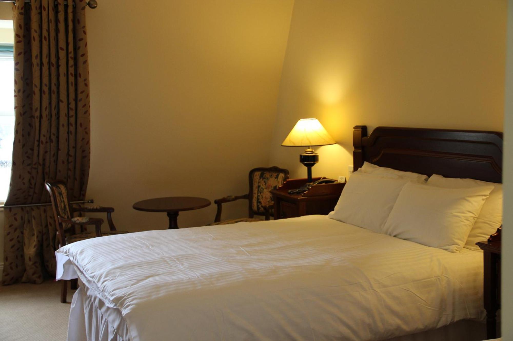 Mcsweeney Arms Hotel Cill Airne Esterno foto